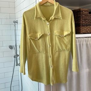 Hardly worn lightweight button-down